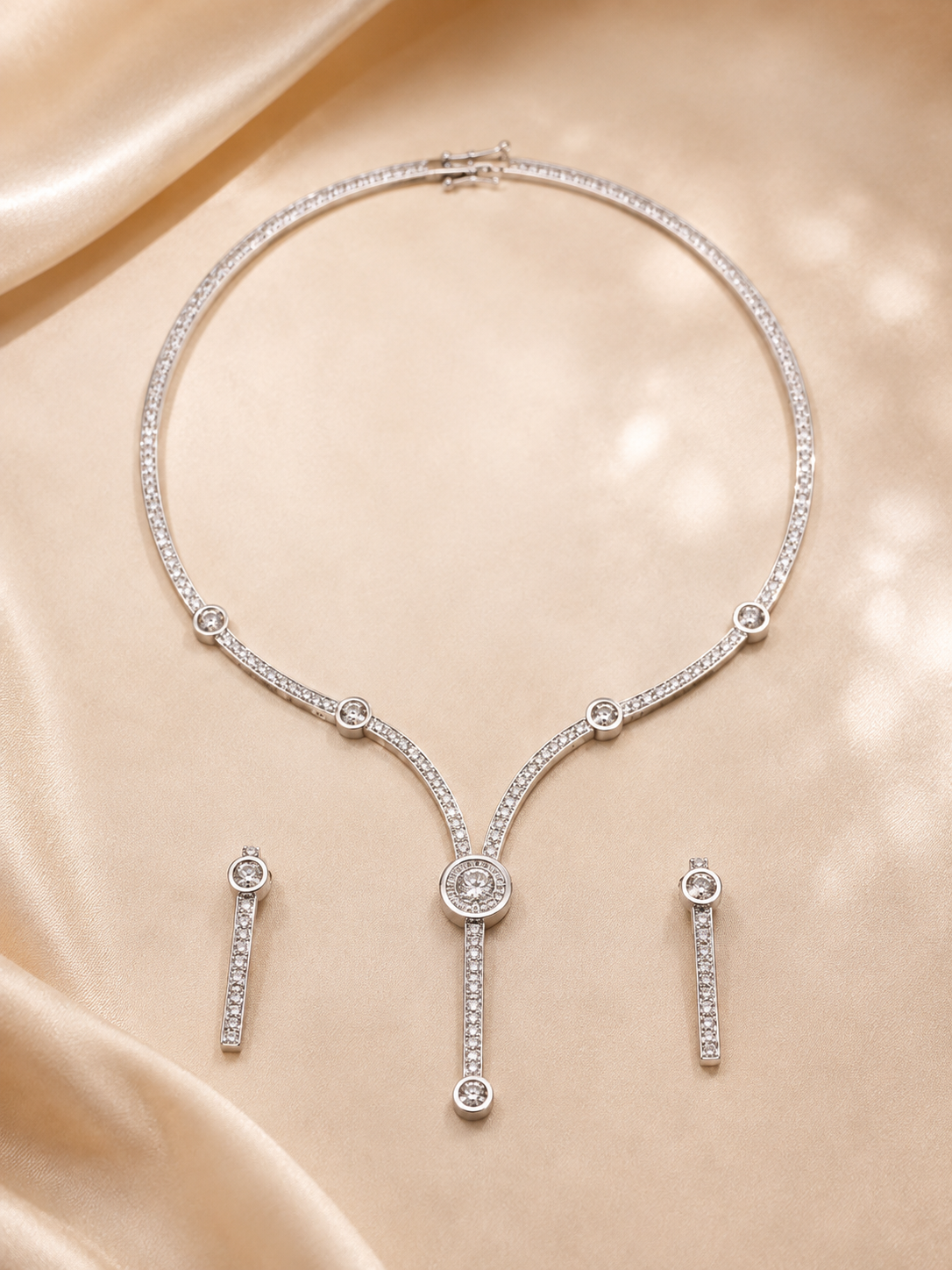 18ct White Gold Necklace Set with Matching Earrings – 37.5g
